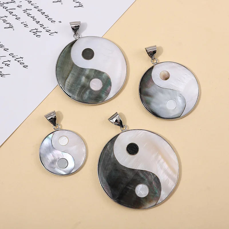 Chinese Elements Tai Chi Yin-Yang Bagua Handmade Black and White Shell Puzzle Craft Pendant