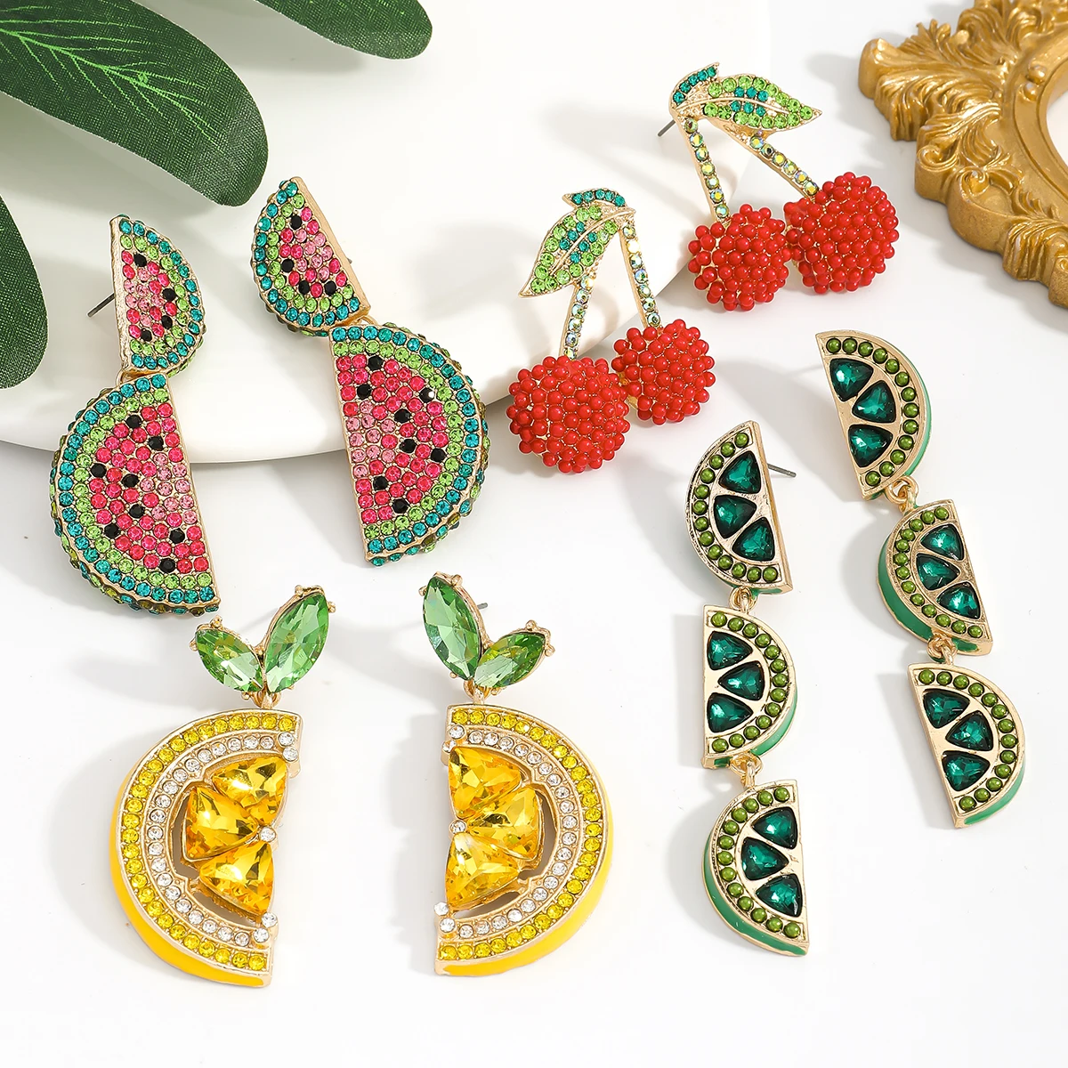 Dvacaman Sommer-Ohrringe aus Legierung mit bunten frischen Früchten, mit Strass eingelegte Wassermelonen-Zitronen-Ohrringe, Strandparty-Schmuckzubehör