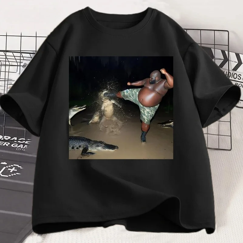 

Man Kick Alligator in Swamp T-Shirt Tee Men's Short Sleeve O-neck High Quality Tops Unisex Oversize Casual T Shirt Clothes