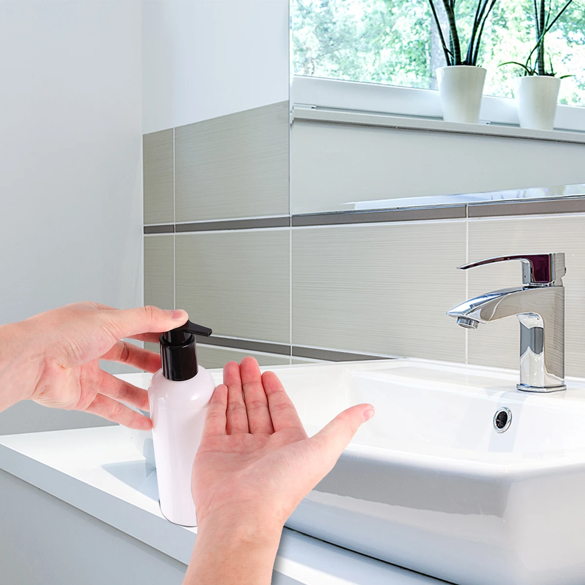 

10pcs 300Ml Empty Refillable Plastic Dispenser Bottles Reusable Travel Lotion Shampoo Container With Pump White Black