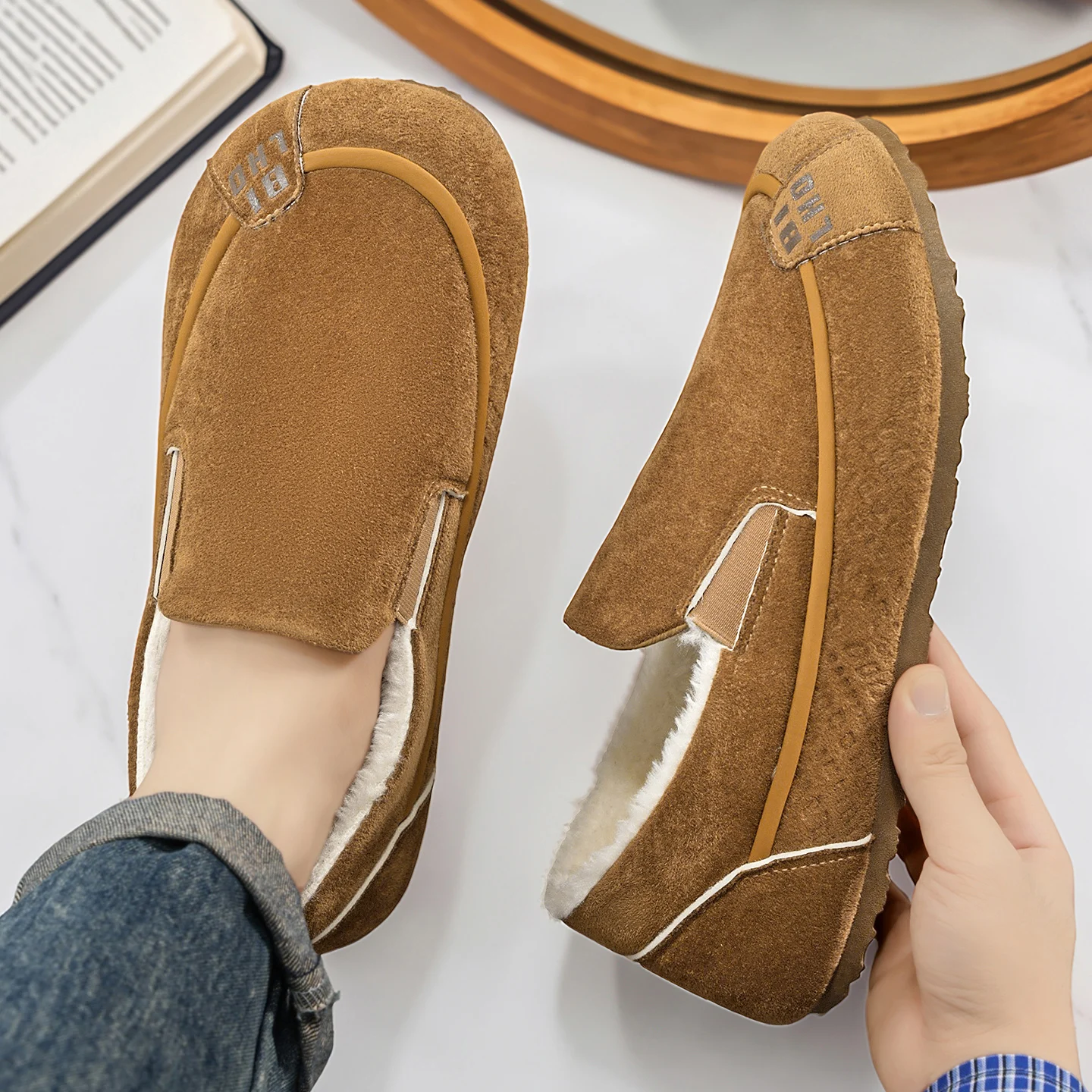 2026 Autumn Winter New Men Fleece Lined Moccasins Versatile Fashion Lazy Slip-on Warm Casual Men Shoes