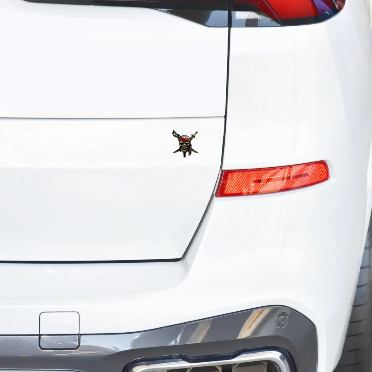 شعار سيارة معدني على شكل جمجمة قرصان على شكل جمجمة مناسب لملصق السيارة الجانبي لذيل صندوق السيارة وإكسسوارات الديكور #4