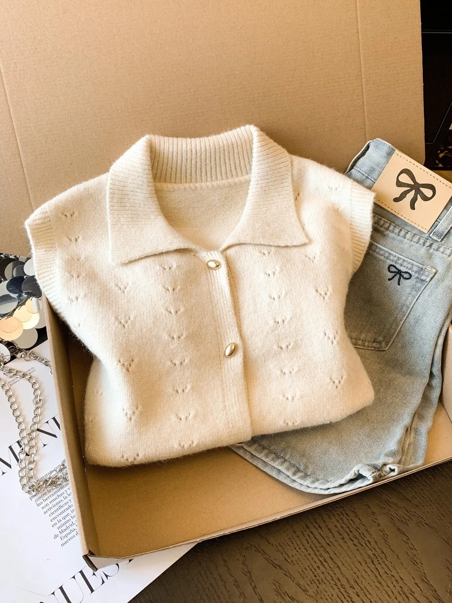 

Нежный ажурный вязаный кардиган без воротника и рукавов для женщин, дизайн ранней весны 2026 года, для повседневной носки, из мягкого полиэстера