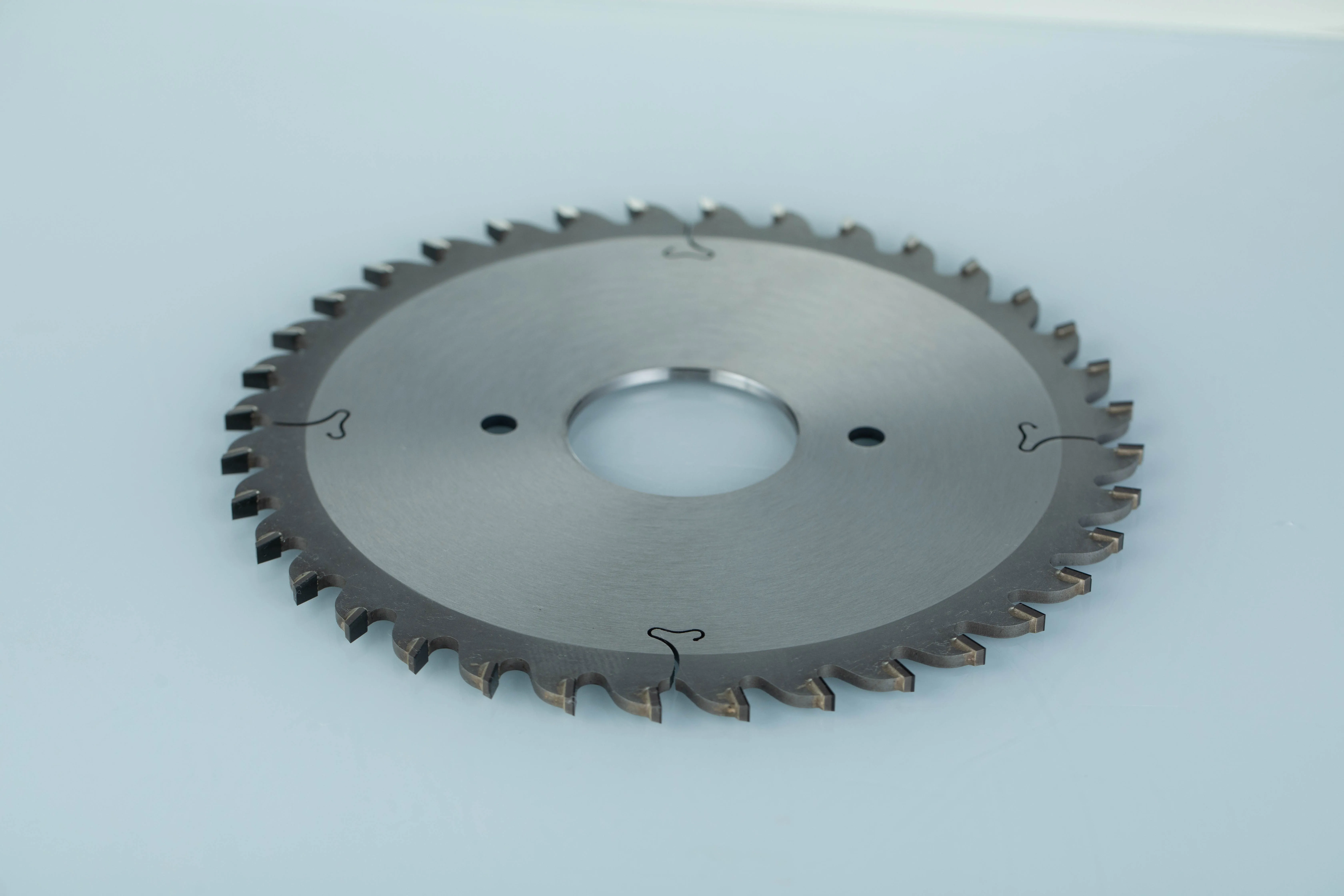 Precision Industrial Diamond Cutting Saw Blade High Frequency Welded OEM Customizable Low Noise