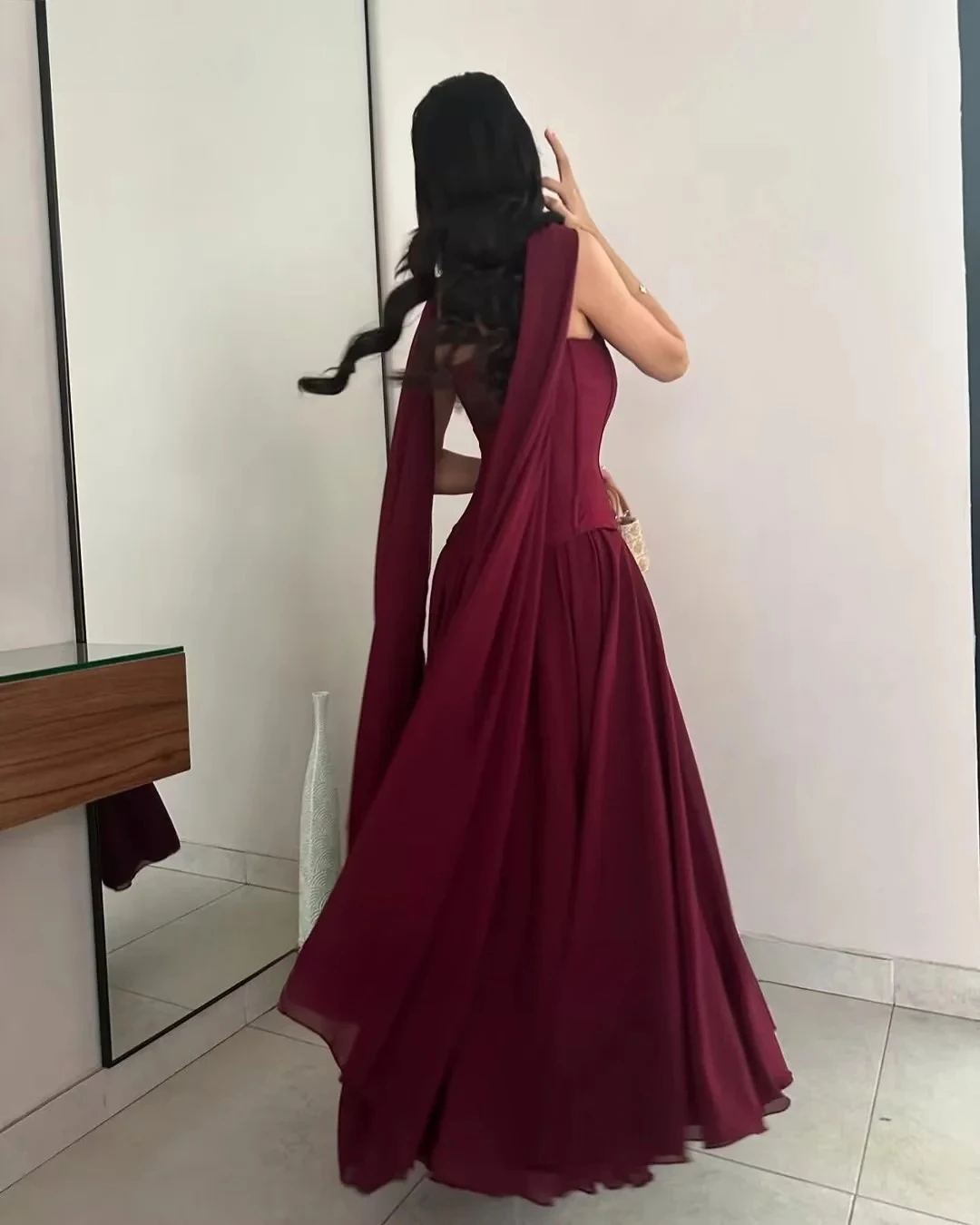 Eleganckie suknie szyte na miarę na studniówkę, przyjęcie koktajlowe, wieczorowe, damskie suknie wieczorowe, długie sukienki damskie na przyjęcia, suknie damskie na wesela, suknie balowe.