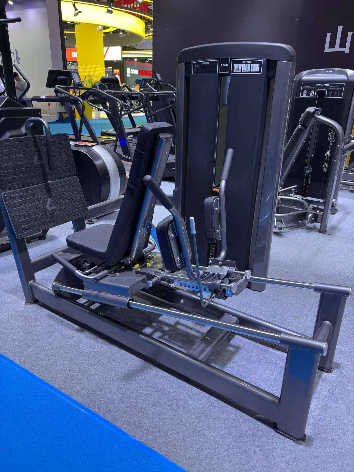 อุปกรณ์ออกกำลังกายแบบหมุนสำหรับบริหารลำตัว รุ่นไฮเอนด์ ปี 2025 ใช้ระบบน้ำหนักแบบกด