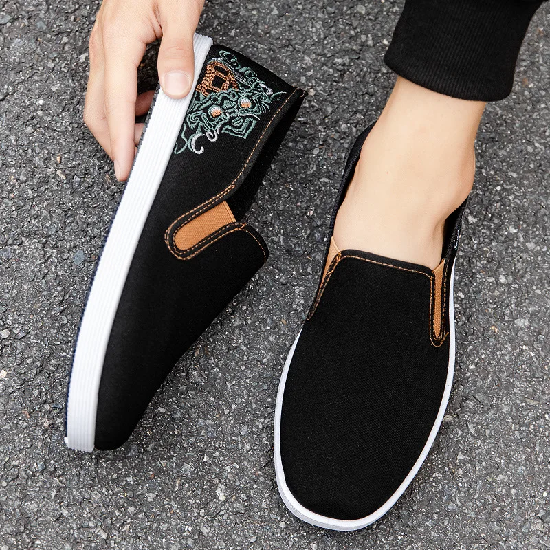 New National Style Embroidered Old Beijing Cloth Shoes, Canvas Shoes.