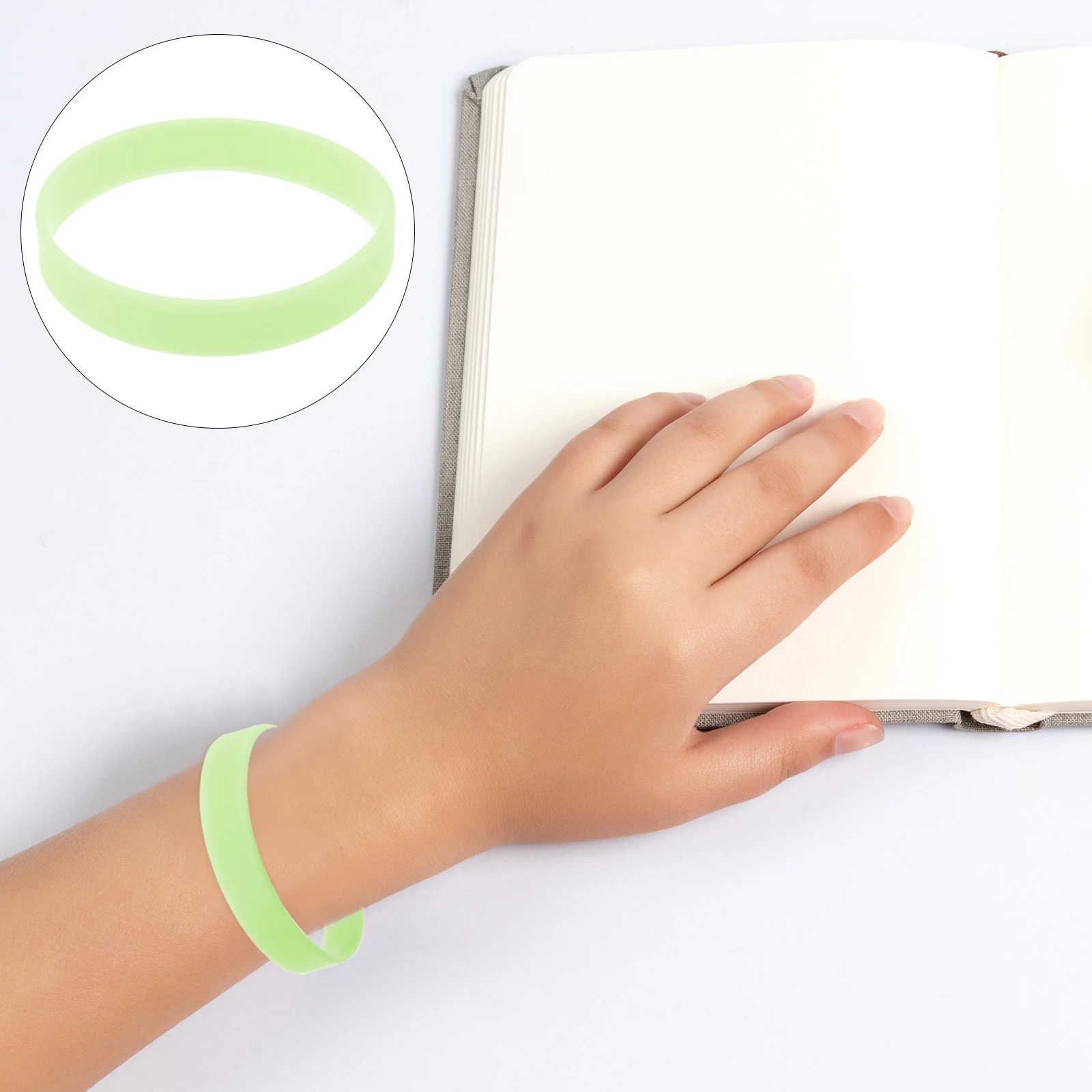 

Luminous Silicone Bracelet Halloween Wristbands Light up Party Favors Neon Accessories Bracelets