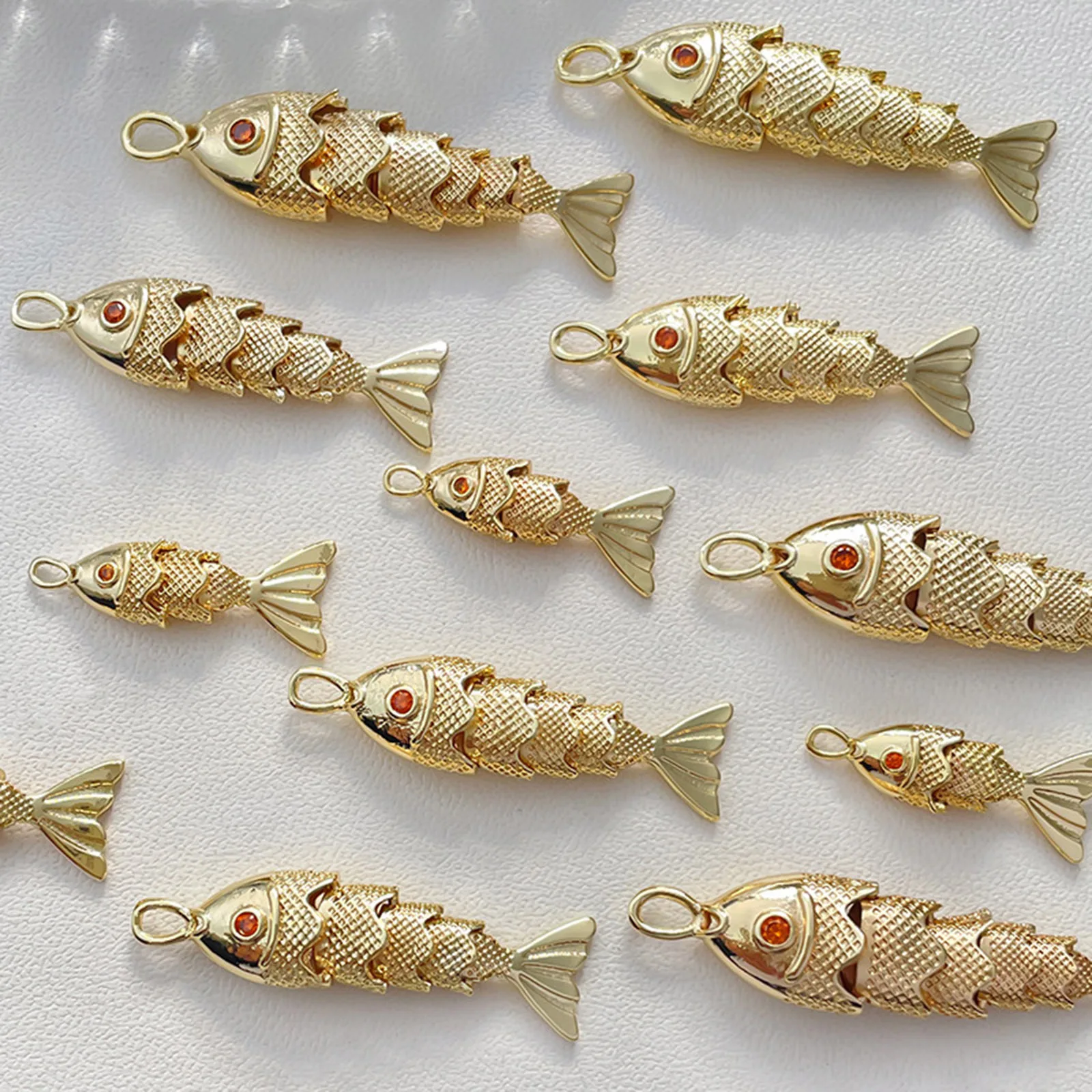 1-teiliger Ozean-Kupfer-goldener silbriger Fisch-Anhänger in Fischform, roter Zirkon, Schmuckanhänger für die Herstellung von DIY-Halsketten – Detail 5