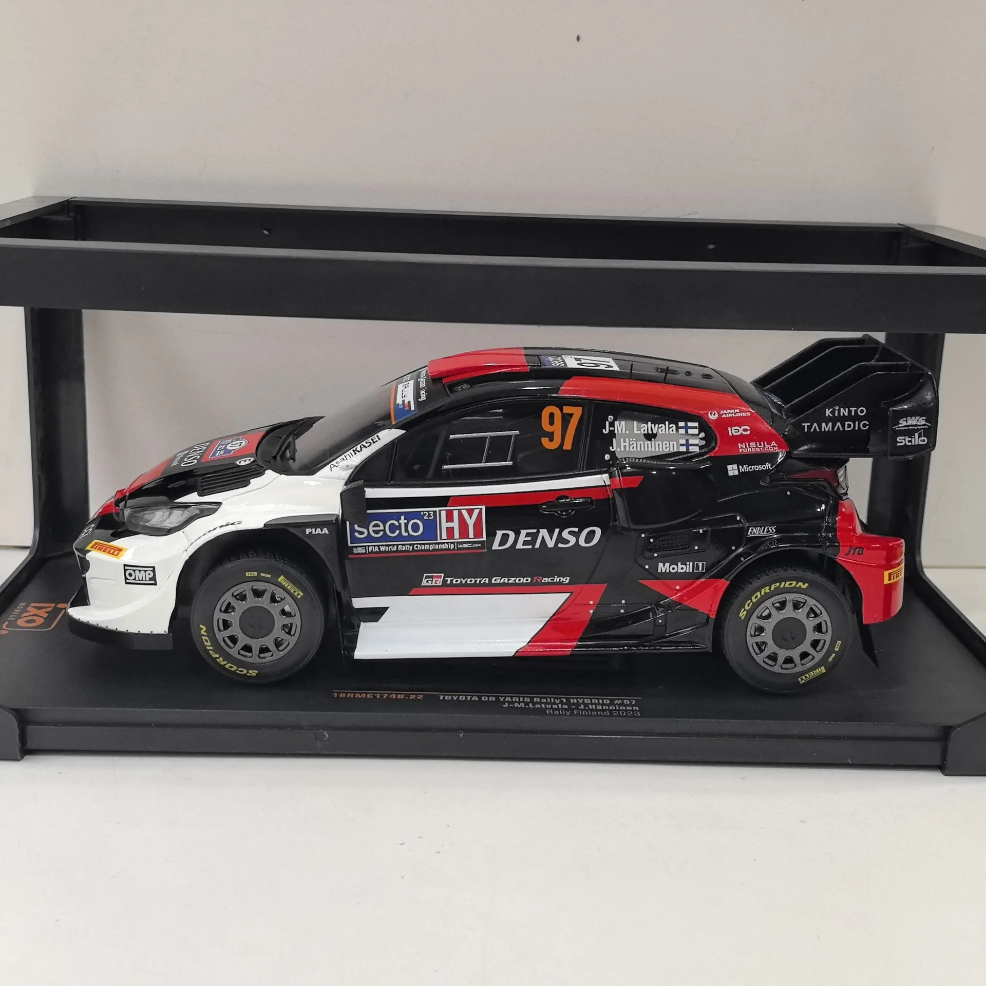 ダイキャスト IXO 1:18 スケール トヨタ GR ヤリス # 97 2023 トヨタ ヤリス レーシング合金車モデル グッズ玩具ギフトお土産ディスプレイ