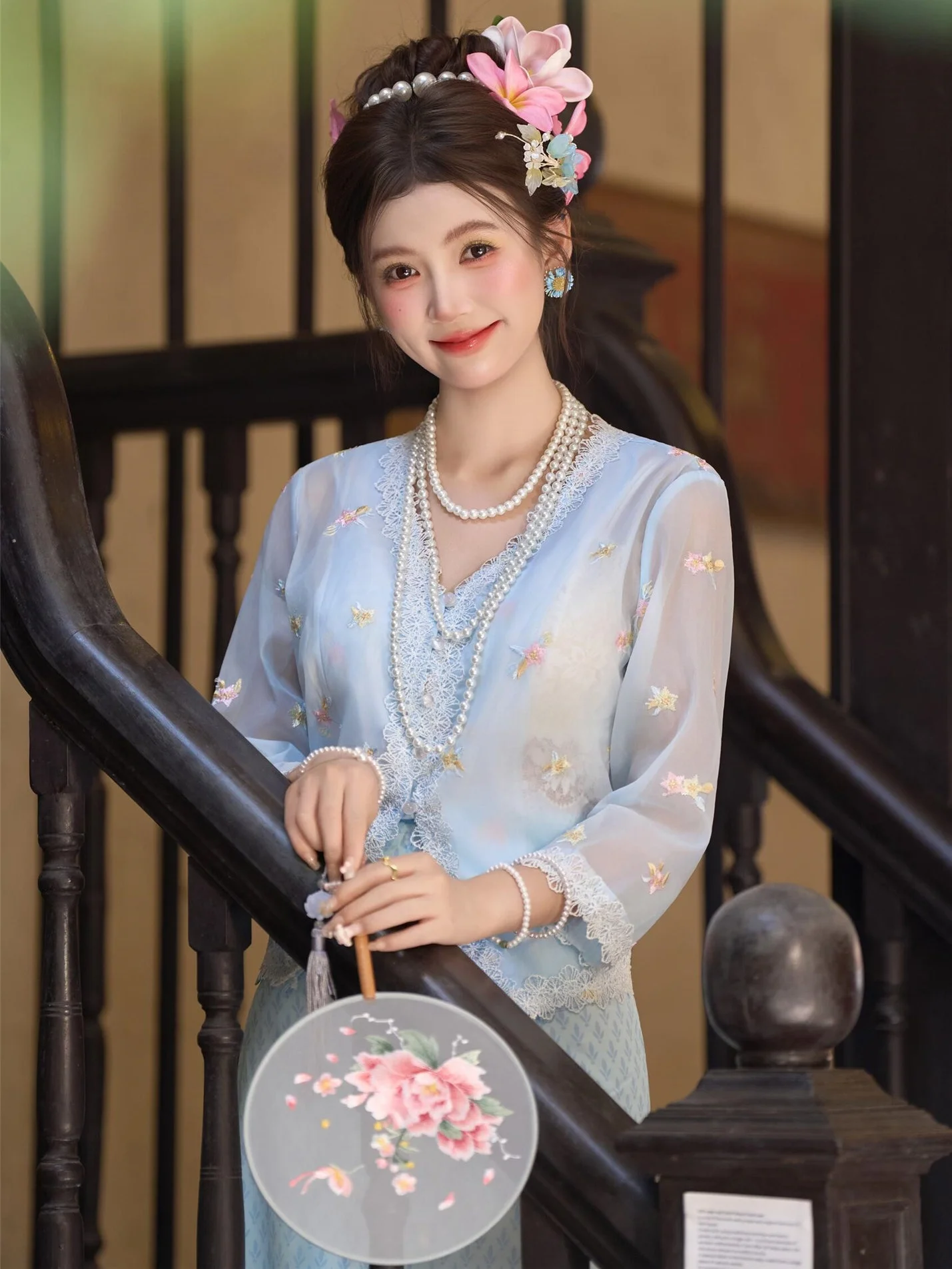 

New Ethnic Minority Women's Embroidered Travel Photography Clothing Floral Hairpin Small Style Polyester Fiber