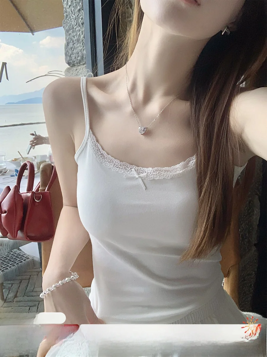 

Женский летний топ-майка с кружевной отделкой, со встроенными чашечками, на бретельках, базовый дизайн, белый, с узлом, на шнуровке