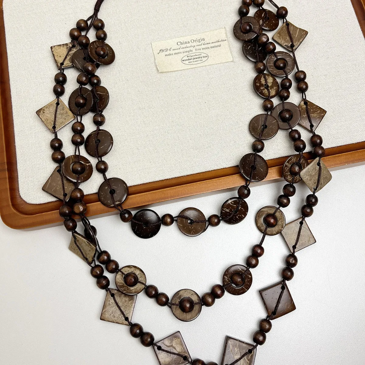 النمط الوطني الدوبامين زر متعدد الطبقات قلادة الأدبية الرجعية جوز الهند قذيفة الخشب حبة قلادة قلادة