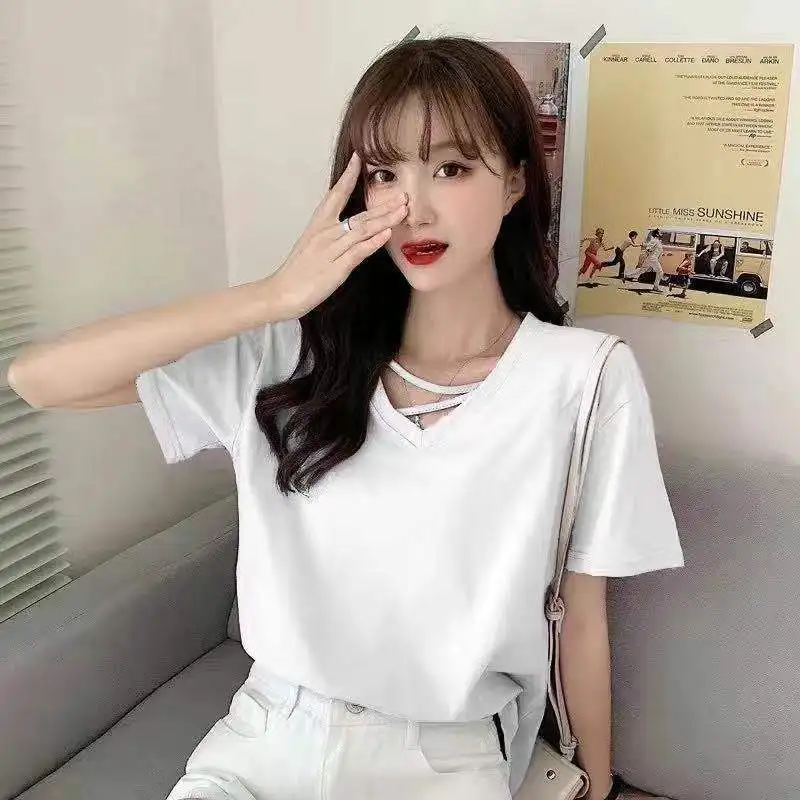 Solide Temperament Kurzarm frauen Nische Design Sinn Sommer Neue Koreanische Version Lose V-ausschnitt T-shirt Süße und Würzige Top
