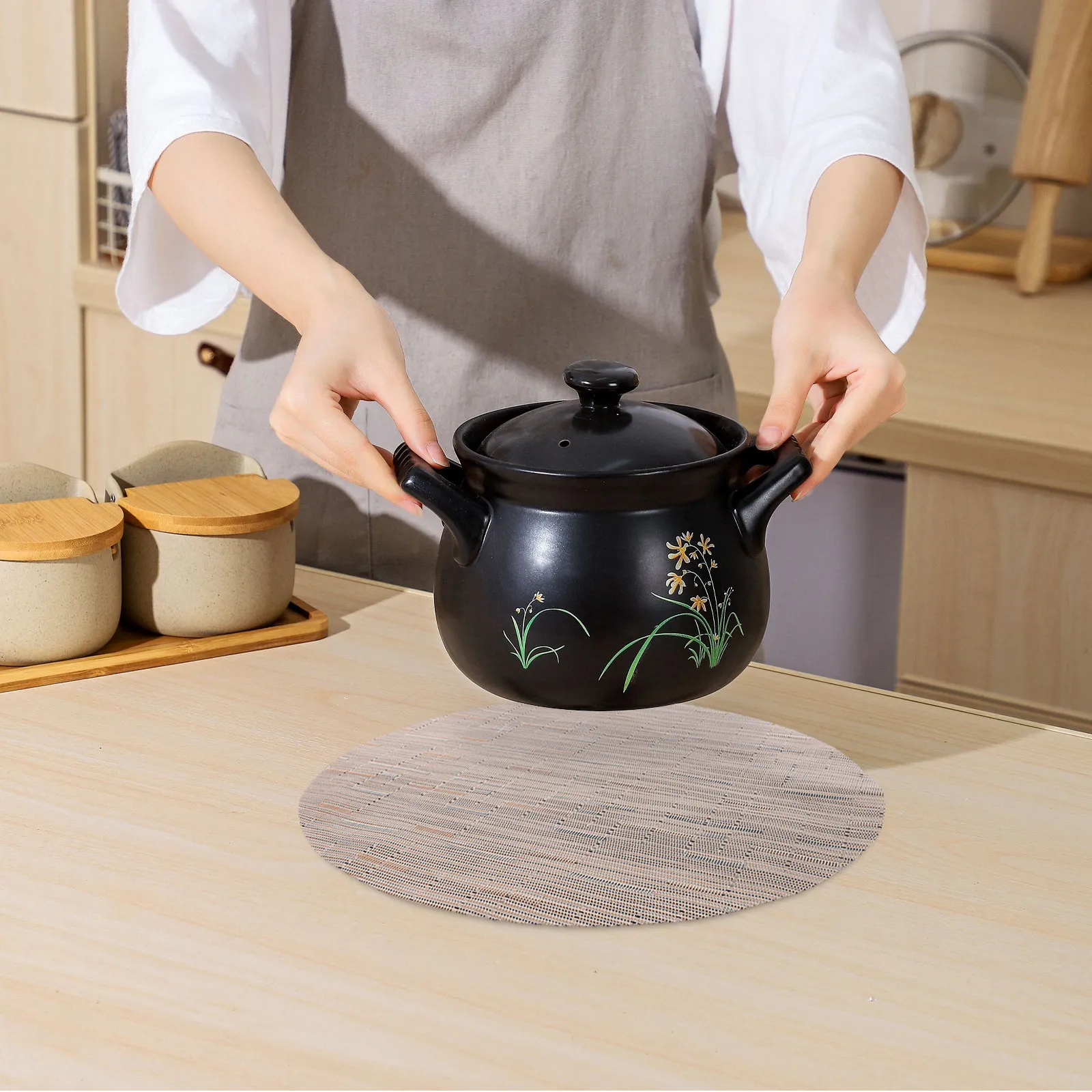 Round Woven Heat Resistant Placemat Table Mat for Kitchen Dining Room Countertop Hot Pan Holder Dish Protector Non Slip Easy