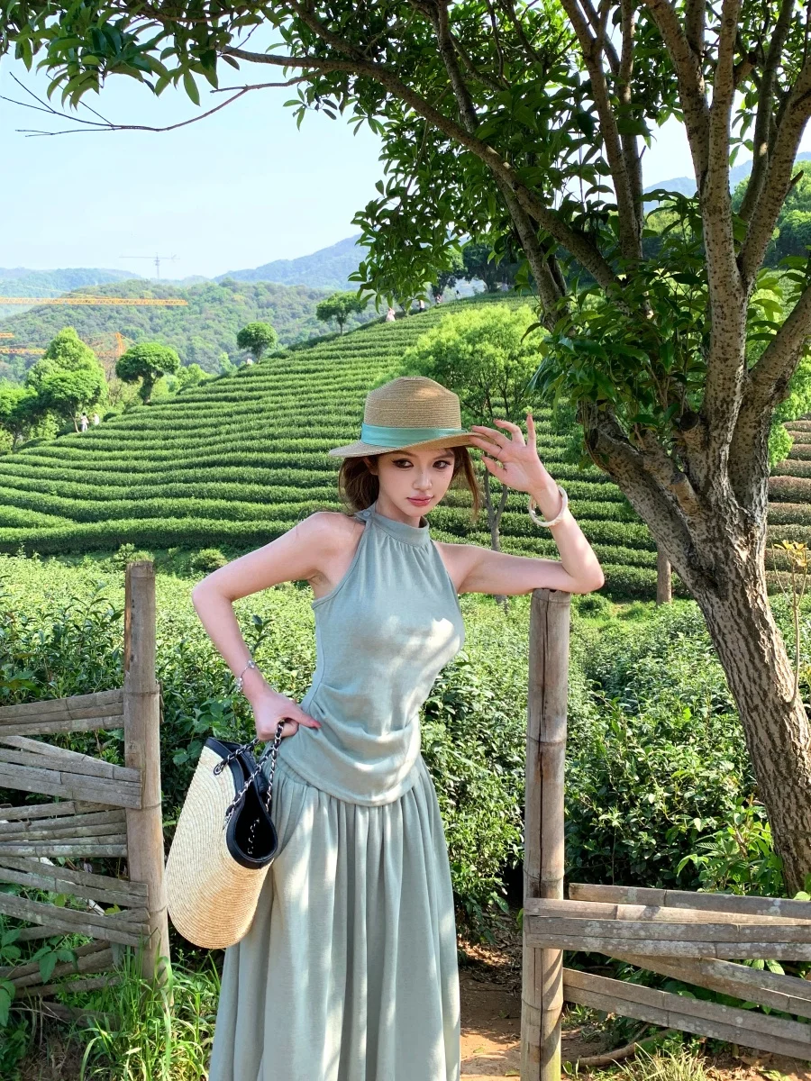 

Minimalist Refreshing Green Sleeveless Neck Hanging Vest Women's High Waist A-Line Skirt Two-Piece Set Summer Fashion