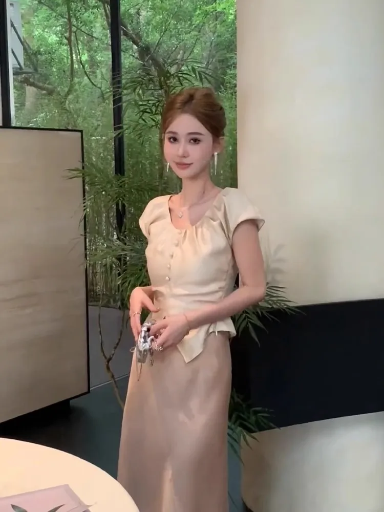 

Summer New Blouse French Style Square Collar Pleated Short-sleeved Satin Shirt For Women Slimming Waist Design Feminine Clothing