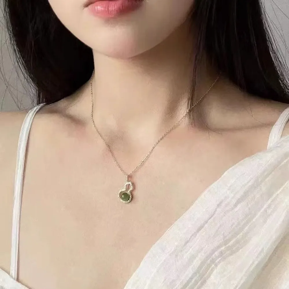 New Chinese palace style hollow gourd necklace