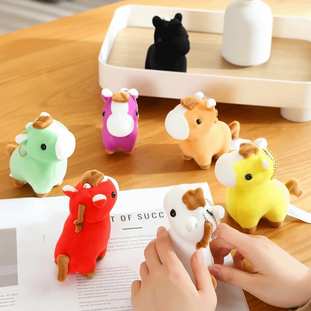 Leuke cartoon pony hanger dier mascotte pop pluche paard sleutelhanger ros pop Chinese stijl dierenriem pony beeldje feestelijk decor
