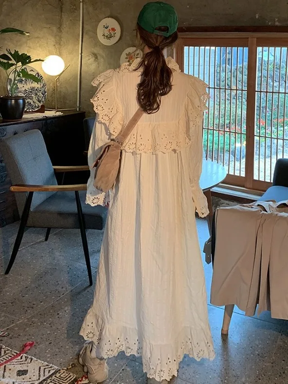 레트로 코트 스타일 속이 비치는 자수 주름 밑단 디자인 텍스처 벨 슬리브 드레스 여성 패션 가을 시크 드레스