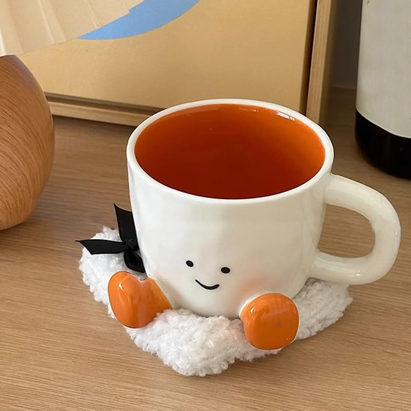 Niedliches lächelndes Gesicht, Keramik-Kaffeetasse, bezaubernde Füße, Getränkebehälter, lustiger Latte-Milchbecher, Keramiktasse, fußförmiger Becher