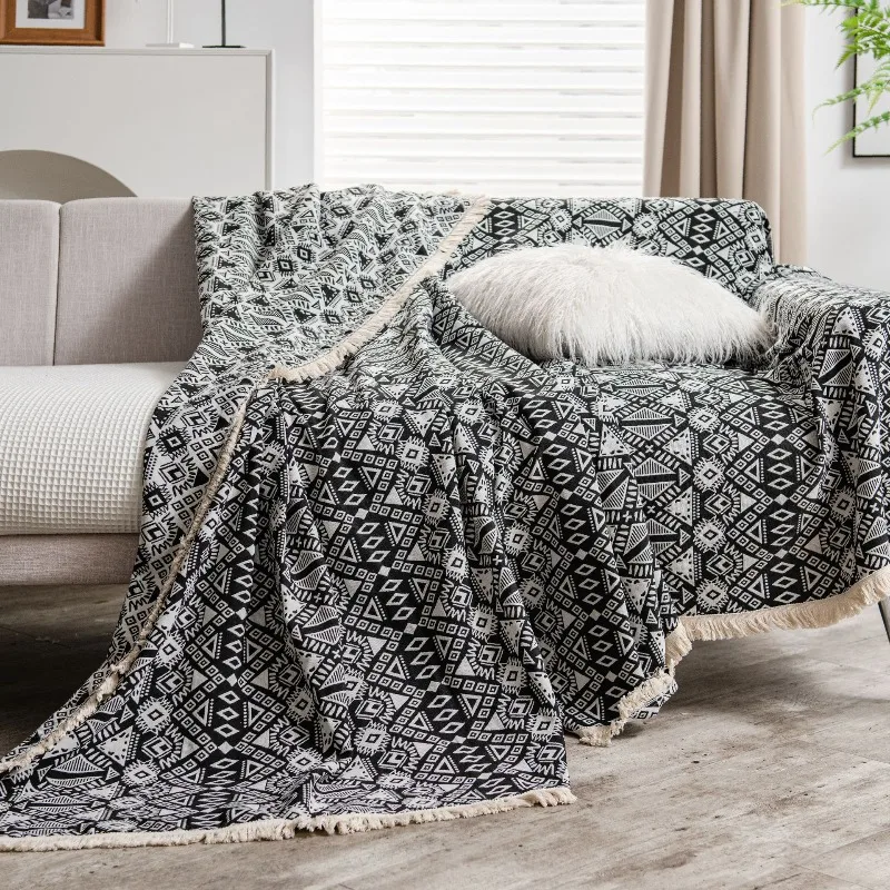 Vintage Prevent Cat Scratching Sofa Towel Country Black and White Geometric Jacquard Thick Sofa Cover for Livingroom Decoration