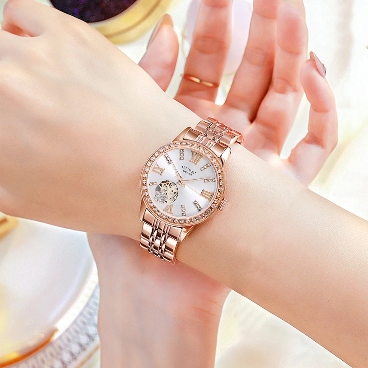 Oupai ラウンドダイヤル レディース ステンレススチールストラップ ローズゴールド 夜光針 クォーツムーブメント ファッション性と洗練さ