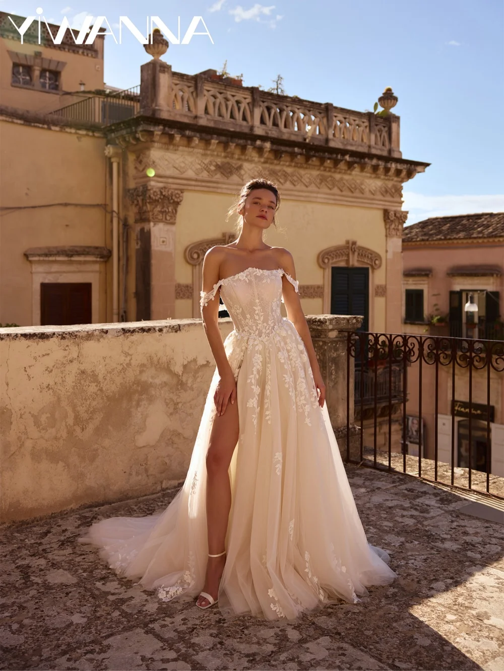 

Classic Lace Appliques Wedding Dress Off Shoulder A-line Tulle Bridal Gown 2026 Customized Graceful Strapless Dresses For Bride