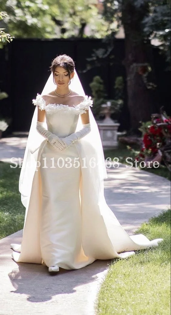 Elegant Satin Formal Wedding Dresses Customised Long Bridal Gowns Ivory A-Line Strap Train Train Gowns vestidos de novia