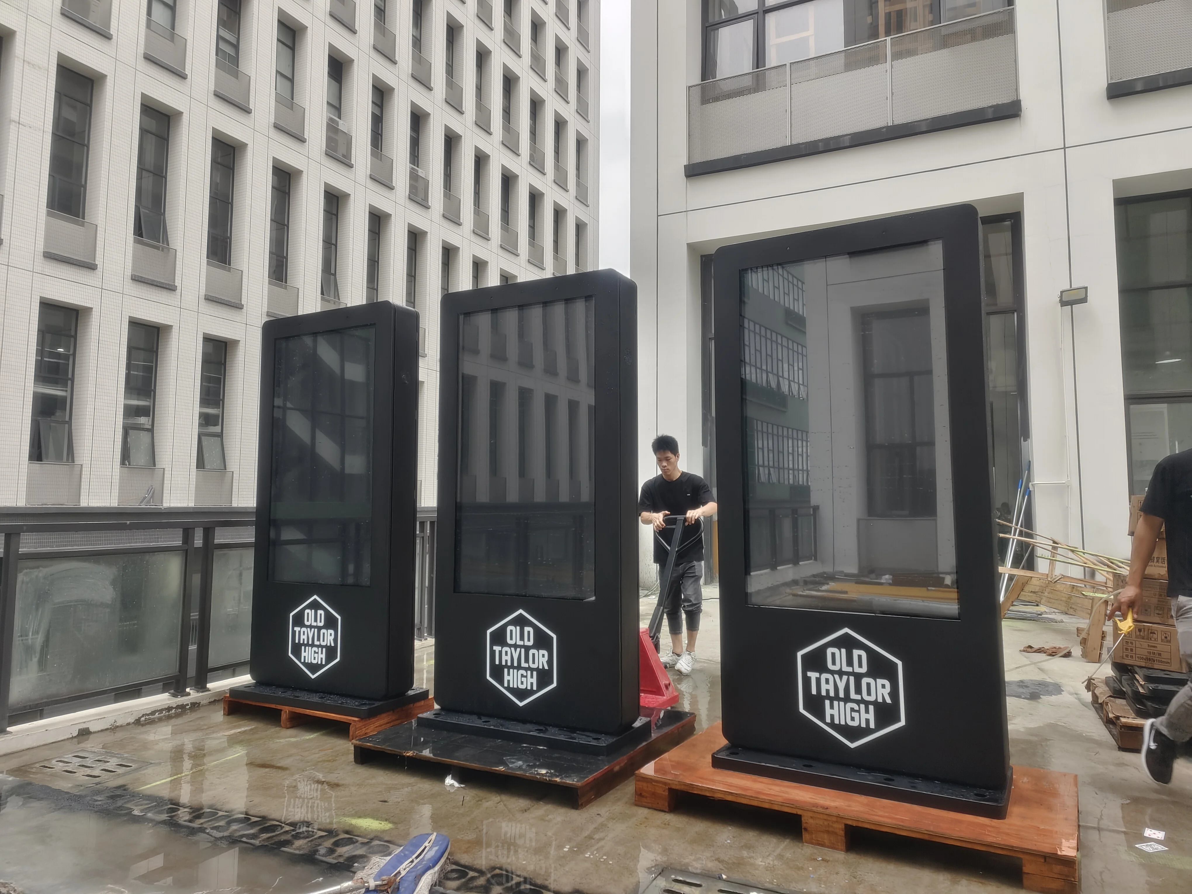 32 Inch Outdoor Digital Signage Kiosk with High Brightness LCD IP65 Rated Touch Screen for Elevator Commercial Advertise