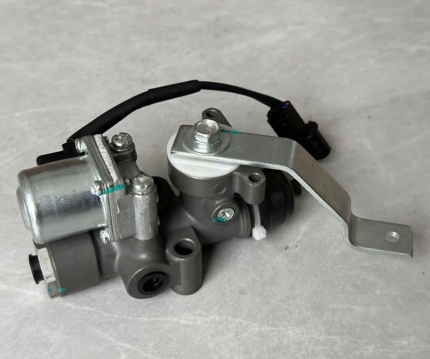 

FOR MITSUBISHI FUSO SUPER GREAT FV517 FV515 TRUCK CAB AIR SPRING BALANCE VALVE