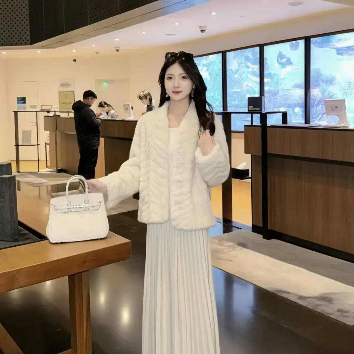 Winter New Korean Environmentally Friendly Gold Leaf Mink Temperament V-Neck Short Light Luxury Fluffy Coat Imitation Fur Coat