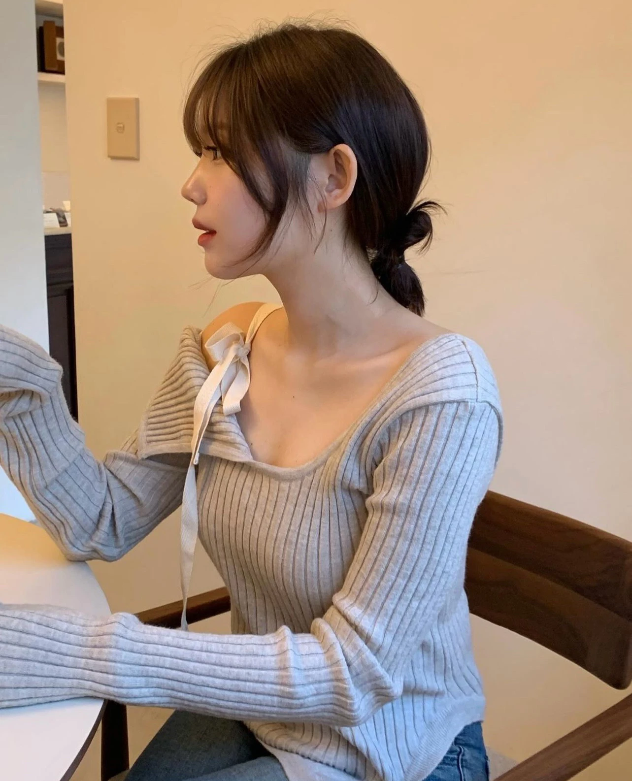 เสื้อสเวตเตอร์ไหมพรมถักทรงหลวมไหล่เดียวสำหรับผู้หญิง สไตล์ลำลอง แฟชั่น ทรงเข้ารูป แขนยาว ผ้าวูล