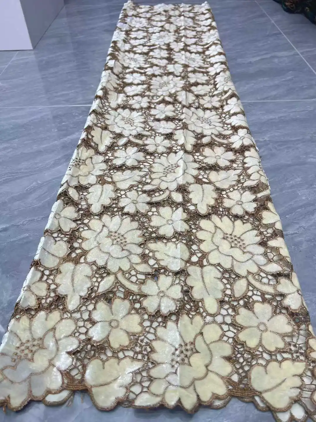 

African French Mesh Velvet Lace Fabric 2025 High Quality Nigerian Lace Fabric for Women Evening Party Dresses