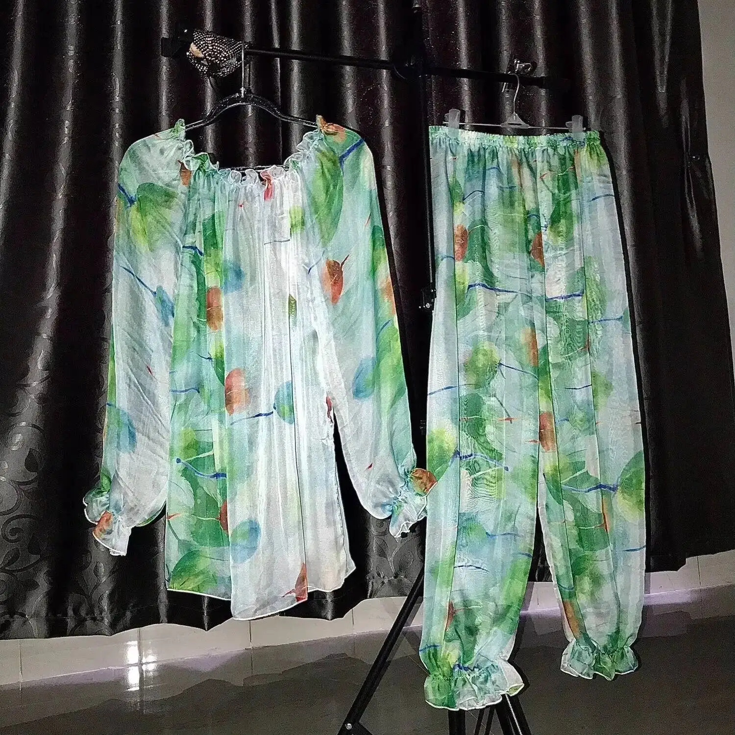 

Глянцевая сетчатая вуаль, прозрачный комплект из двух предметов, топ с длинными рукавами, штаны для сна, низ