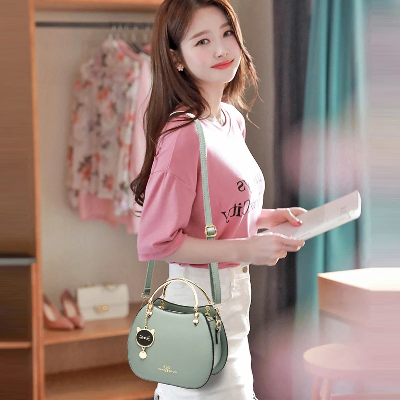 Fashion Girl Crossbody Bag Cute Cat Pendant Shell Bag Shoulder Bag Women\'s Fashion Metal Top Handle Handbag