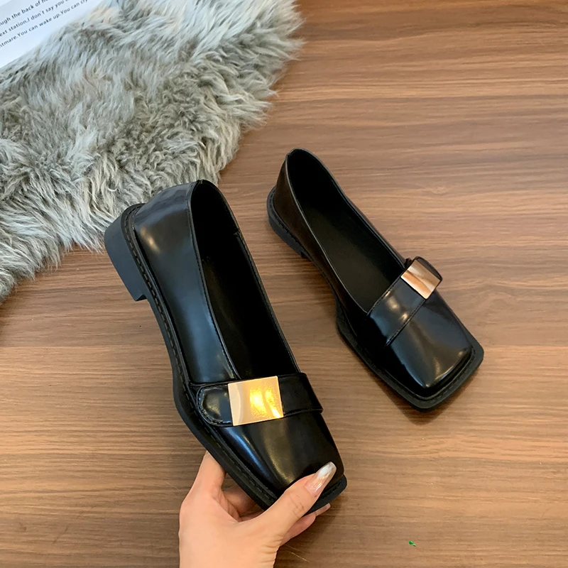 Newly designed retro and comfortable soft-soled square-toe small leather shoes with a unique sense of fashion and a niche style.