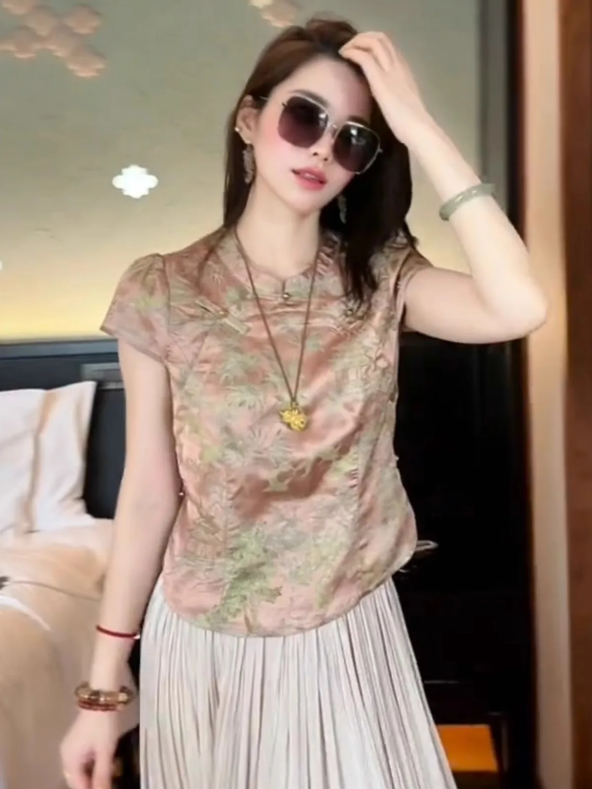 

Новинка! Женская летняя блузка 2025 в китайском стиле: модный дизайн с пуговицами, воротником и элементами танского костюма.