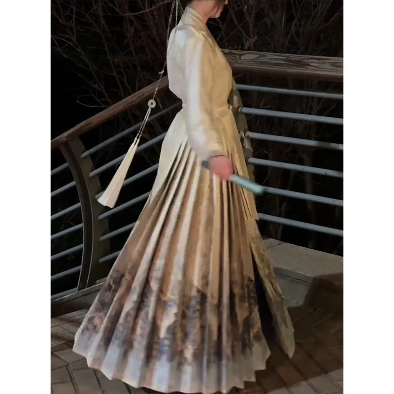 New Chinese style horse face skirt for women in spring 2024, new Ming style Hanfu for daily commuting, can be paired with a top