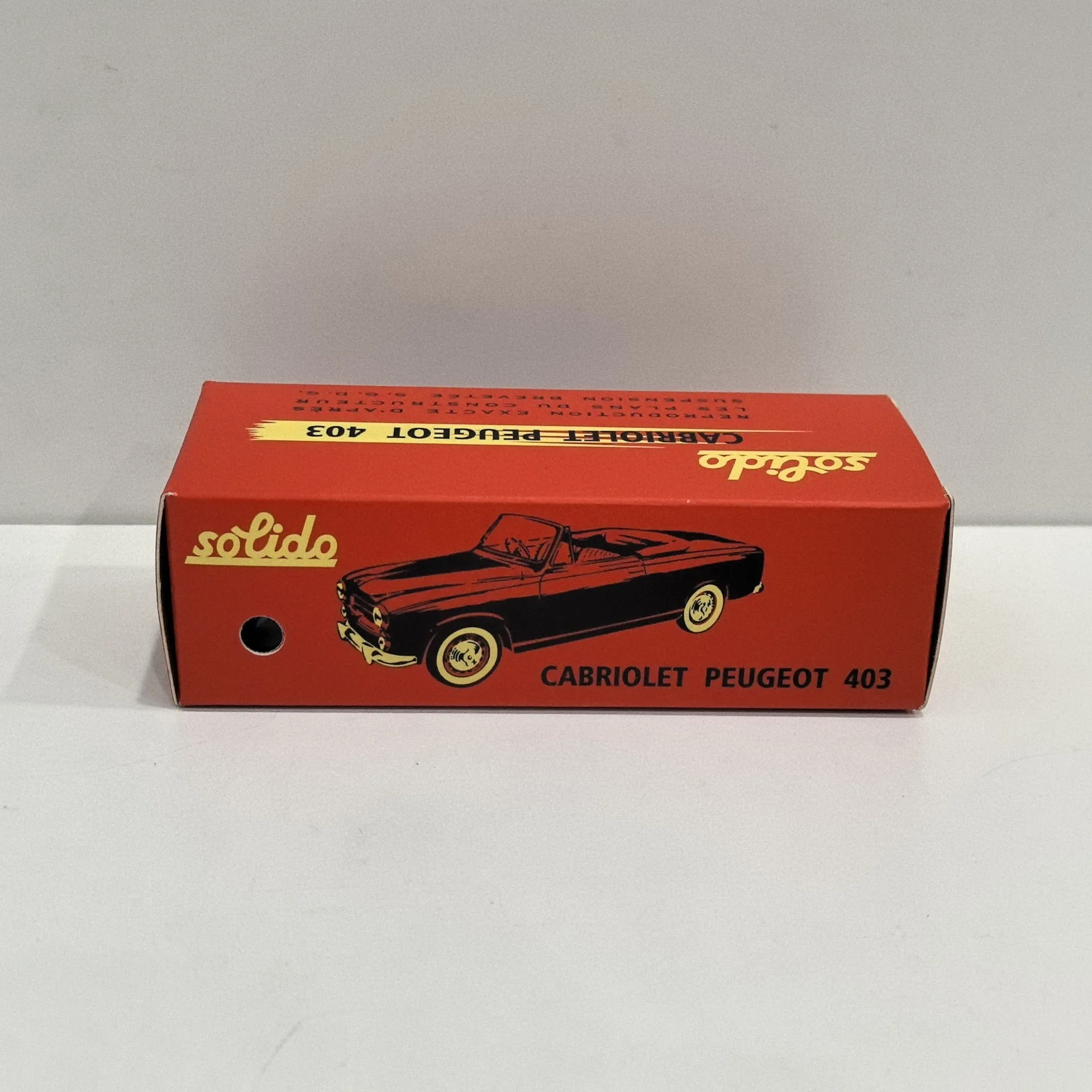 

Diecast SOLIDO 1:43 Scale PEUGEOT CABRIOLET 403 Peugeot Alloy Car Model Collectible Toy Gift Souvenir Display Ornament