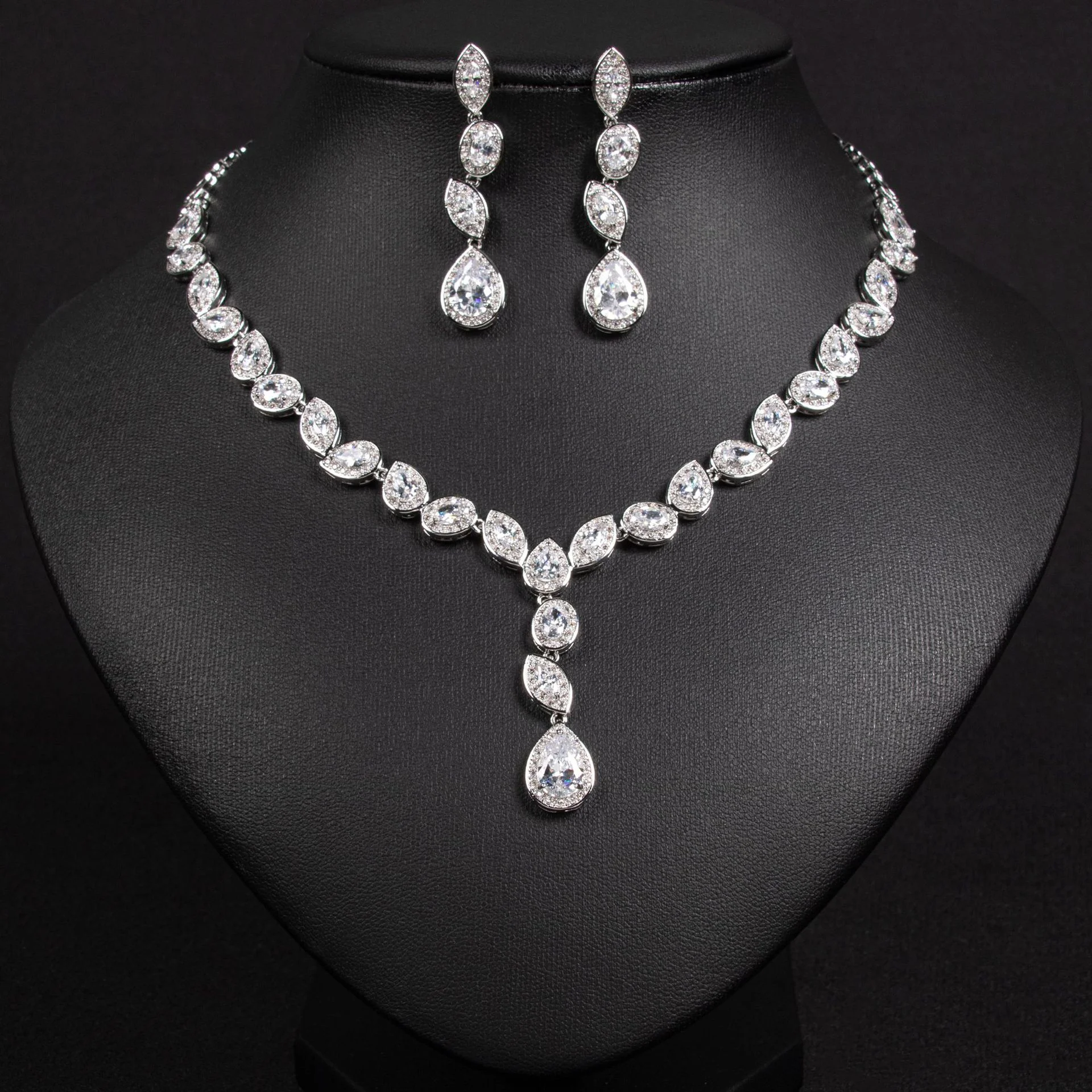 

Internet Bestseller Wholesale Fashion Sparkling Full Diamond Zircon Water Drop Necklace Dangle Earrings Women Jewelry Set