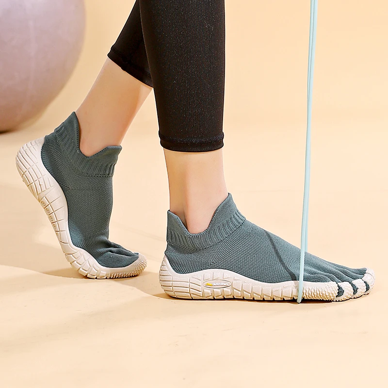 GallonShark five finger shoes, split toe shoes, men's and women's fitness soft soled shoes, Pilates yoga fitness,Women's sandals