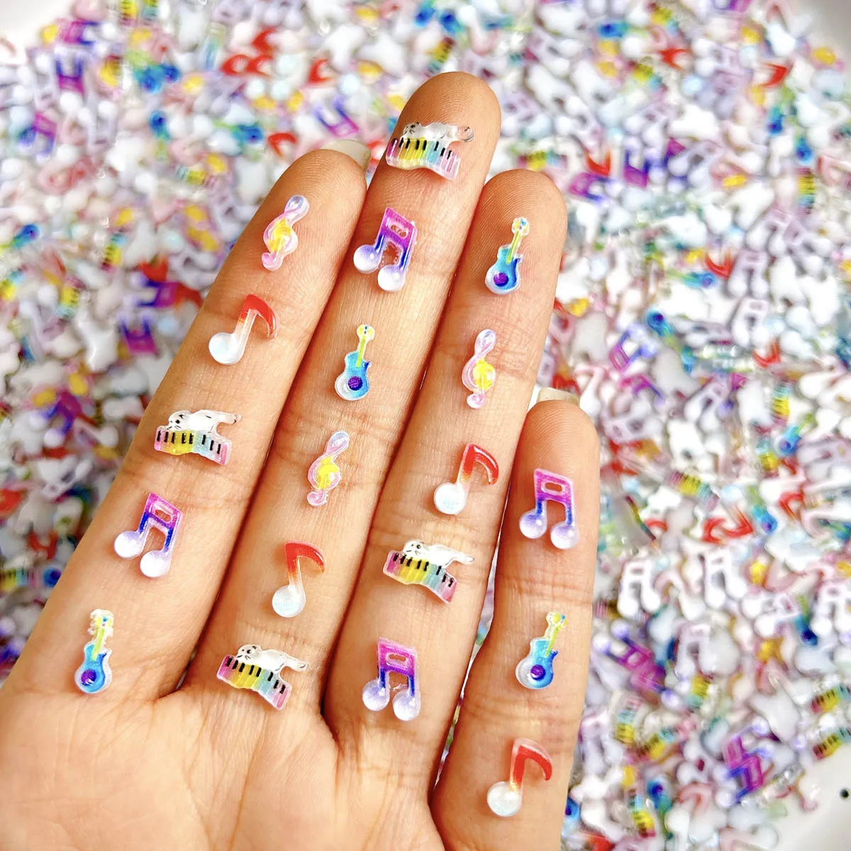 신기한 발광 음악 노트 피아노 키 레진 네일 참 창의적인 그라데이션 컬러 기타 네일 아트 장식 DIY 네일용