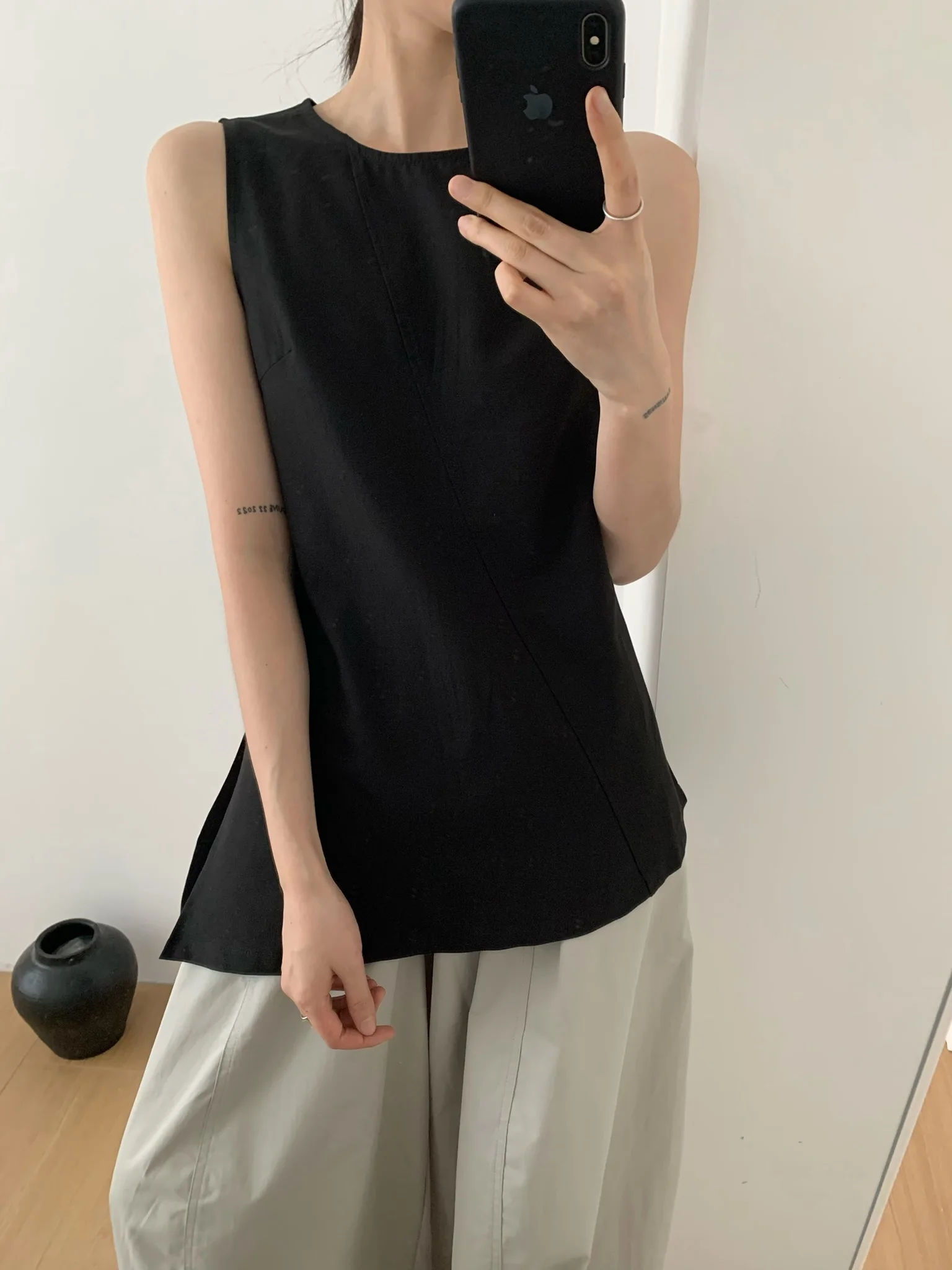 

Asymmetric Slit Vest Women Summer Sleeveless Loose Korean Style Top Dongdaemun Fashion Outerwear Casual Wear
