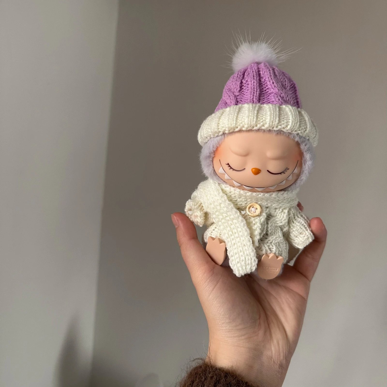 17cm Labubu doll Clothes  Macaron Labubu Christmas costumes Set V1 V2 Winter Christmas Sweater Scarf Set Clothing ﻿