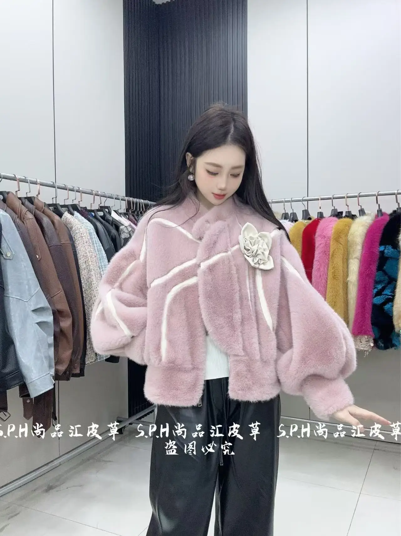 الجلود ثلاثية الأبعاد ورود للزينة فو الفراء معطف المرأة 2025 جديد الشتاء قصيرة فانوس كم سترة الرجعية الوقوف طوق سترة