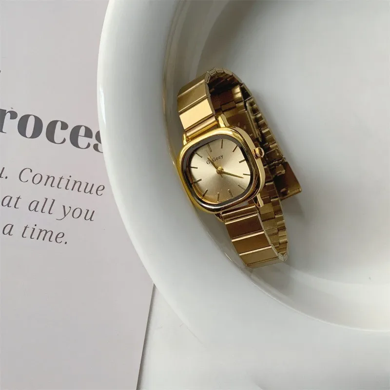 Women's Watch Simple Temperament Casual Style Folding Clasp Quartz Watch