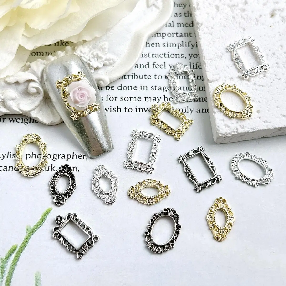 20 個中空合金フォトフレームネイルチャームミニマリスト幾何学的な 3 色フレームネイルアート装飾 DIY ネイルデザイン