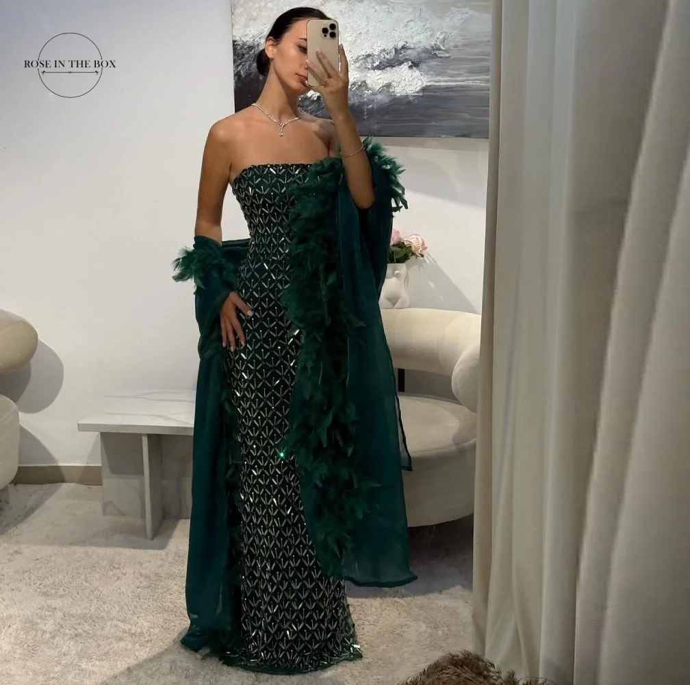 

ROSEINTHEBOX Индивидуальные вечерние платья русалки с вышивкой кристаллами без бретелек и блестками Вечернее коктейльное платье с перьями