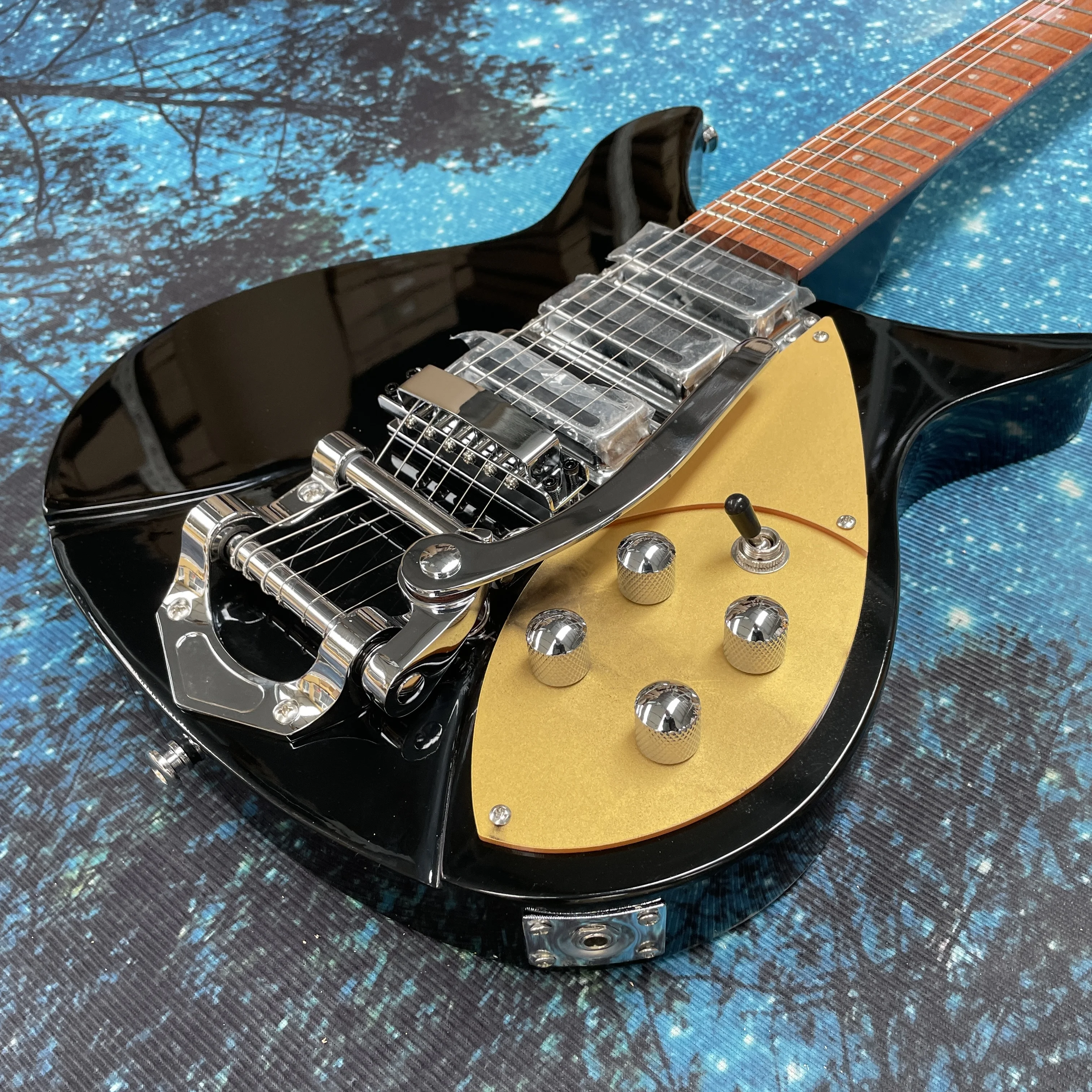 6-String Electric Guitar, Mahogany Body with Yellow Pickguard R-Type Vibrato Guitars, Classic Rock Player Guitarra